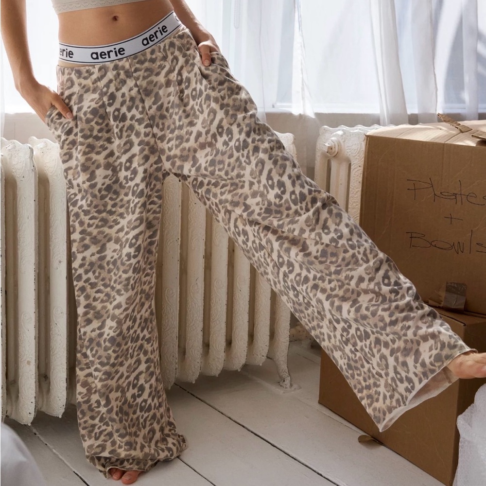 Aerie street trouser, cake batter size small